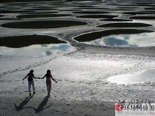 絕美奇觀:加拿大神秘斑點湖(組圖)