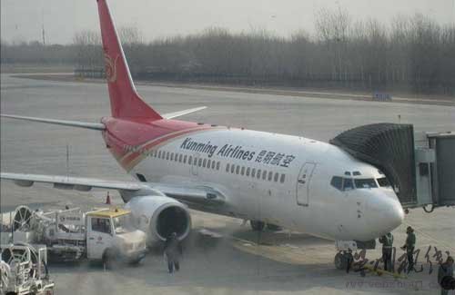 網貼曝飛機機翼綁膠帶 昆明航空稱不影響安全(組圖)