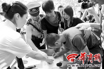 男子逃離遇阻刺死傳銷(xiāo)者 一審宣判獲當(dāng)庭釋放