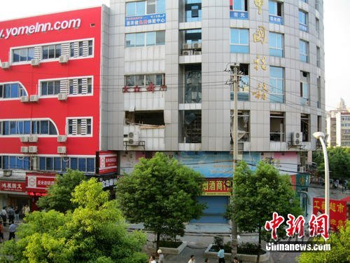 長沙芙蓉區一稅務分局大樓發生爆炸 已2死10傷