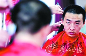 許霆獲假釋提前出獄 稱