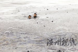 攝影師334秒記錄大連清污消防員犧牲過程(組圖)