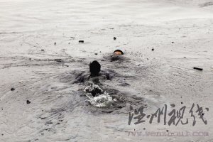 攝影師334秒記錄大連清污消防員犧牲過程(組圖)