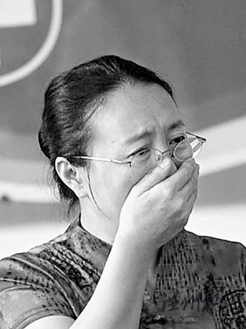 助產士張吉榮哭著辯稱沒去“縫肛門”。