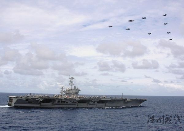 資料圖片：核動力航母喬治華盛頓號和艦載機群。