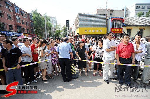 山西省人民醫(yī)院前地面塌陷致門診樓側(cè)塌(組圖)