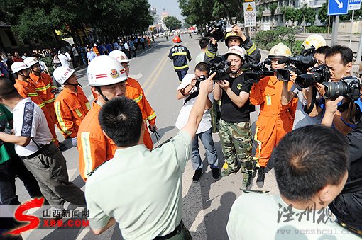 山西省人民醫(yī)院前地面塌陷致門診樓側(cè)塌(組圖)