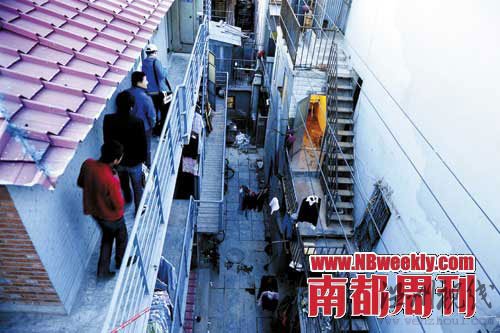 高校畢業(yè)生繼續(xù)生活在學校周圍被稱校漂族