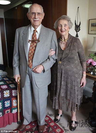 97歲新郎迎娶87歲新娘成英最老新婚夫婦(組圖)