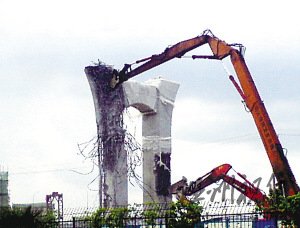 高架橋橋墩剛建好即遭拆除網友戲稱積木橋(圖)
