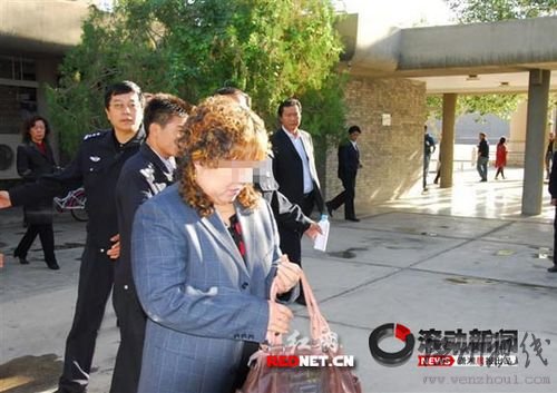 最牛團長夫人掌摑講解員 被新疆建設(shè)兵團免職