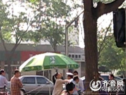 山東淄博奧迪女因耽誤接領導掌摑男司機被拘5天