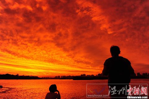 臺風“洛坦”臨近 海南現火燒云奇觀 