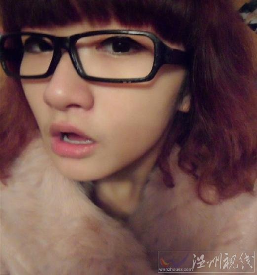 大一女陪睡5個(gè)晚上換iphone4qq聊天記錄曝光被稱為“iPhone女”