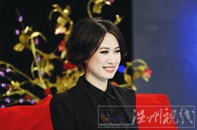 芙蓉作客央視談話節目 被奉為正牌明星(圖)