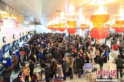貴陽(yáng)機(jī)場(chǎng)大霧 2000名旅客滯留
