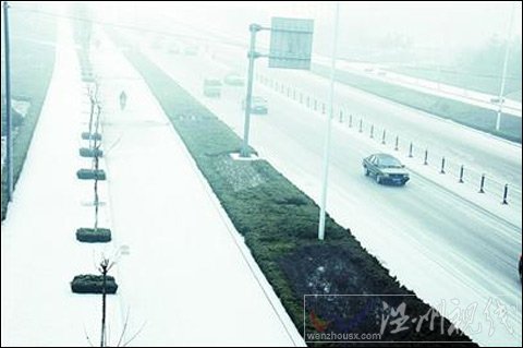 山東霧雪夾擊高速變溜冰場 多車連撞連發(fā)20余起