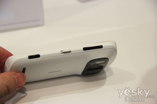 圖為：諾基亞 808 PureView 手機(jī)