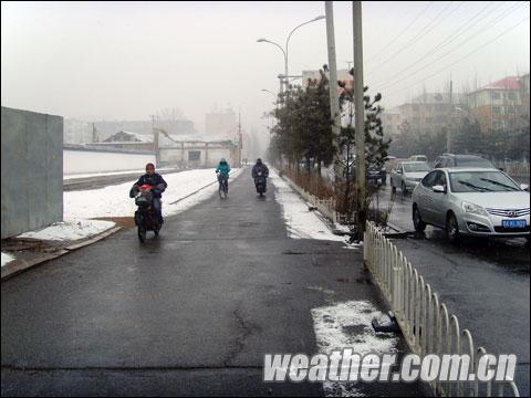呼和浩特三月小雪滋潤大地（組圖）