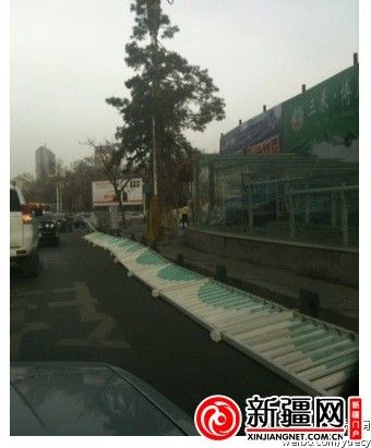 烏魯木齊遭大風(fēng)襲擊 多個航班備降