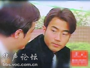 楊冪疑與劉愷威分手刪微博 揭開(kāi)明星情侶整容真相
