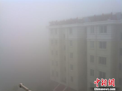 大霧突襲江蘇北部地區(qū) 多條高速公路關(guān)閉
