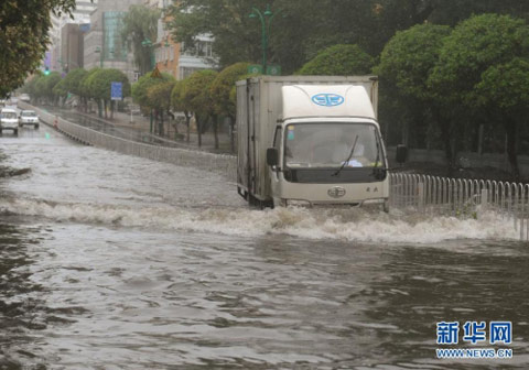 布拉萬(wàn)北上侵襲 吉林省多地遭遇強(qiáng)風(fēng)雨