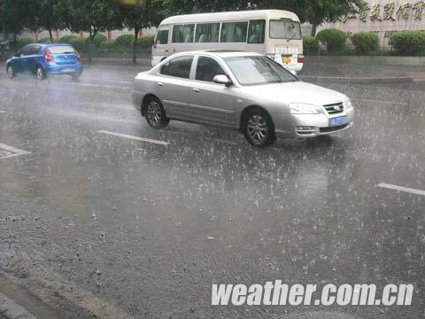 重慶遭遇短時強降雨 多個航班受影響