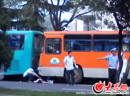 濟南兩輛公交車追尾事故