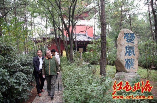 李實(原名毛遠(yuǎn)新)參觀南水北調(diào)工程