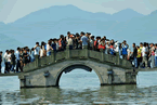 人山人海景點 十一黃金周旅游景點人山人海是看風景不如說看人