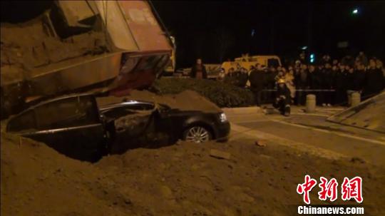 鹽城渣土車壓死兩行長
