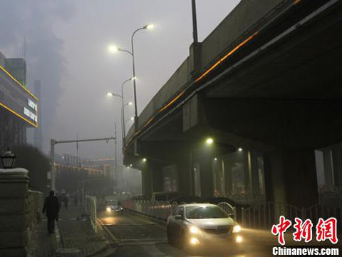 烏魯木齊出現大霧天氣 航班積壓延遲起飛