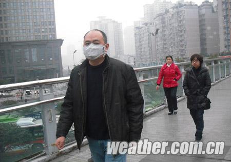 重慶高速因大霧交通管制 春運(yùn)首日大霧或再襲