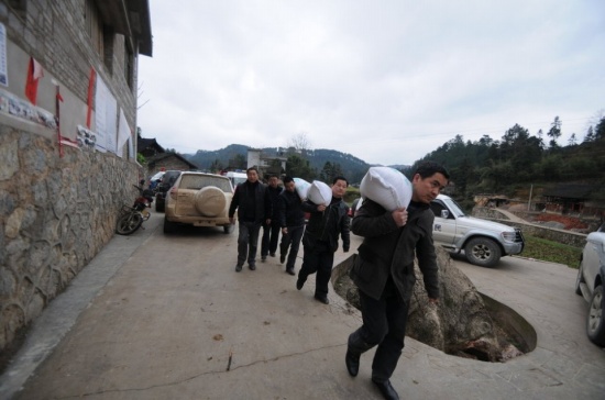 貴州5男童悶死事件