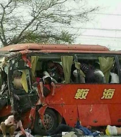 遼寧客車相撞