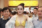 金店開業(yè)邀模特展示黃金
