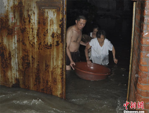 安徽暴雨造成市區(qū)最深積水達(dá)2米 9日起大部最高氣溫超35℃