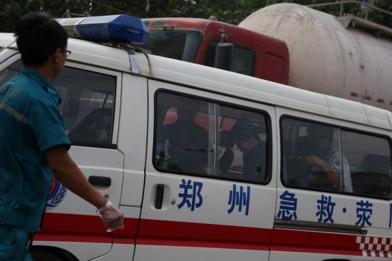 滎陽車禍，女子被撞央求司機別碾死她。