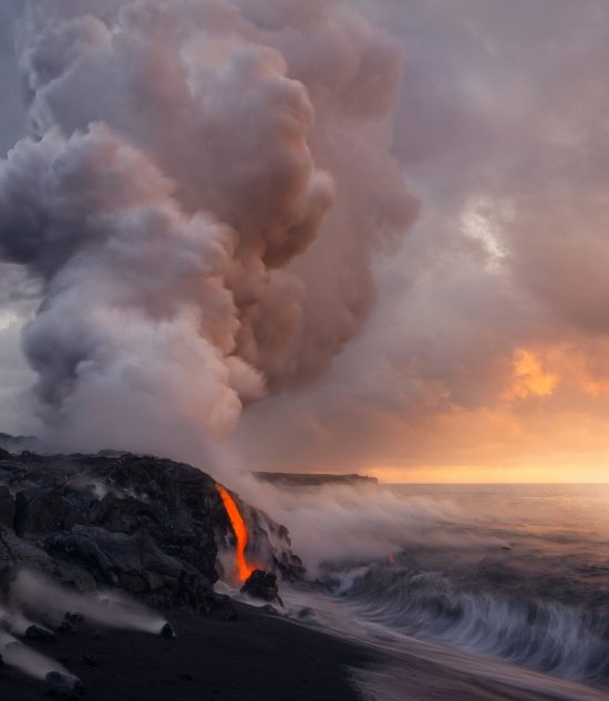 美國(guó)攝影師拍攝夏威夷基拉韋亞火山噴發(fā)