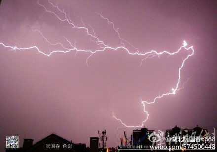 武漢18日大風(fēng)大雨閃電一起來襲 降雨對(duì)整體降溫作用不大
