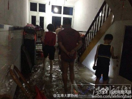 水淹蒼南圖片 臺風(fēng)來襲溫州蒼南滿大水了
