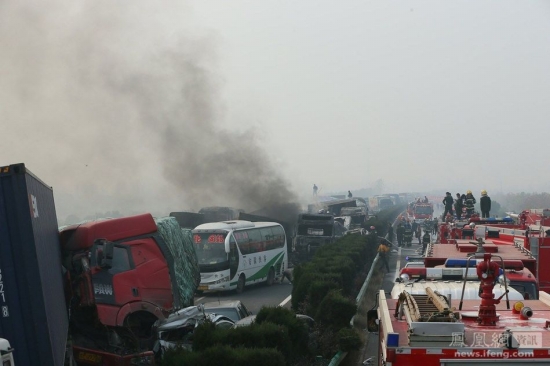 滬陜高速車禍現(xiàn)場圖片
