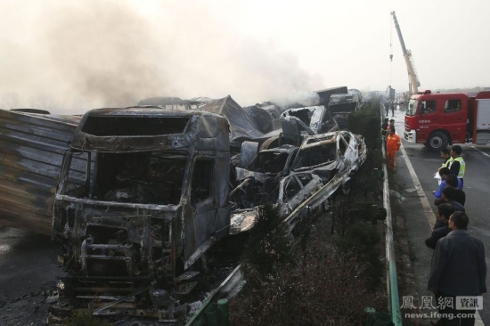 滬陜高速車禍現(xiàn)場圖片