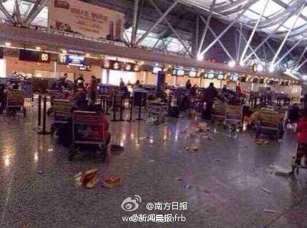 鄭州機場關閉問詢處被砸
