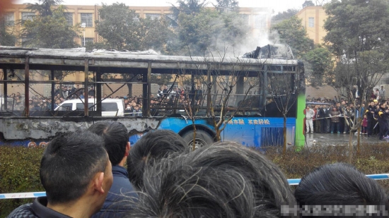 貴陽237路公交車起火