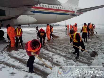 南昌昌北機(jī)場下雪停航