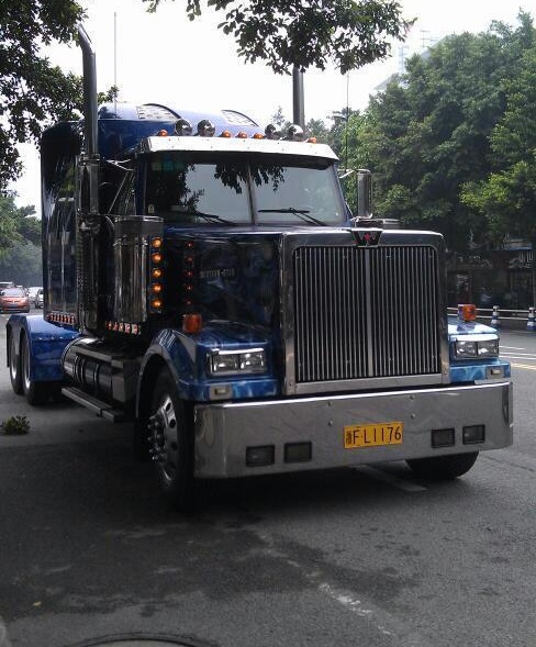 擎天柱是什么車 是美國(guó)彼得比爾特卡車