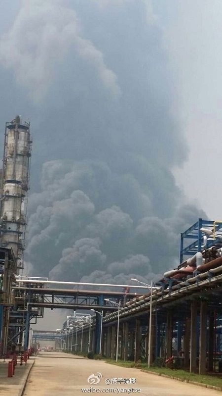 南京揚(yáng)子石化爆炸 化工廠原灌油爆炸