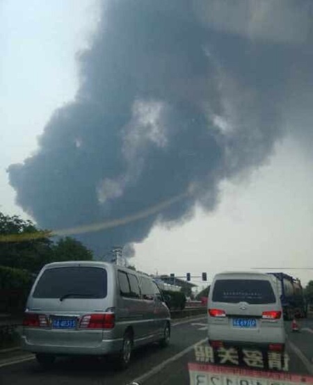 南京揚(yáng)子石化爆炸 化工廠原灌油爆炸